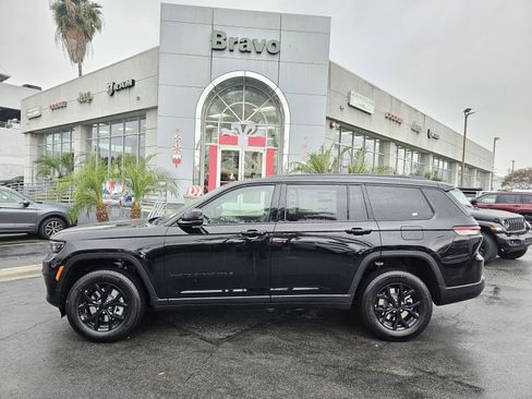 New 2025 Jeep Grand Cherokee L Altitude image 4