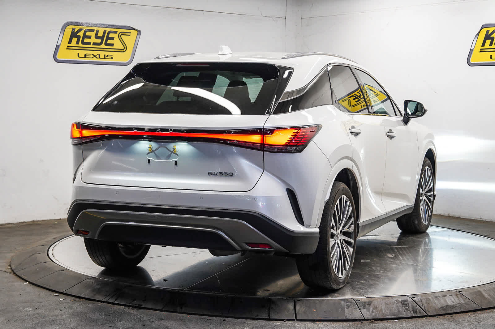 Used 2024 Lexus RX 350 Premium Plus w/ Accessory Package (Z1) FWD image 4
