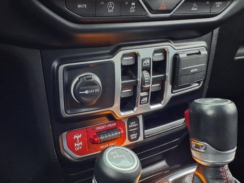 Used 2021 Jeep Wrangler Unlimited Rubicon w/ Xtreme Recon 35" Tire Package image 14