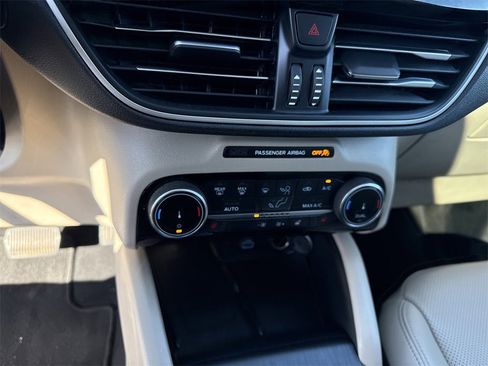 Used 2022 Ford Escape SEL w/ Technology Package image 29