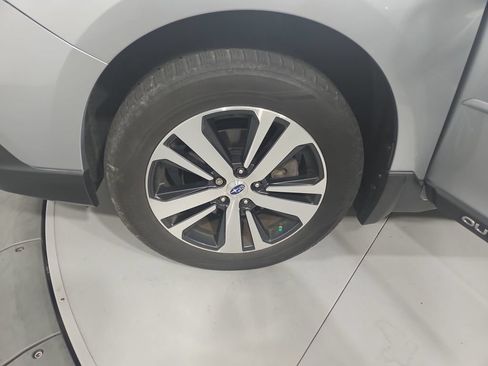 Used 2018 Subaru Outback 3.6R Limited AWD/4WD image 28