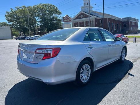 Used 2014 Toyota Camry LE FWD image 5