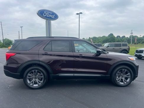 Used 2023 Ford Explorer XLT w/ Equipment Group 202A AWD/4WD image 8