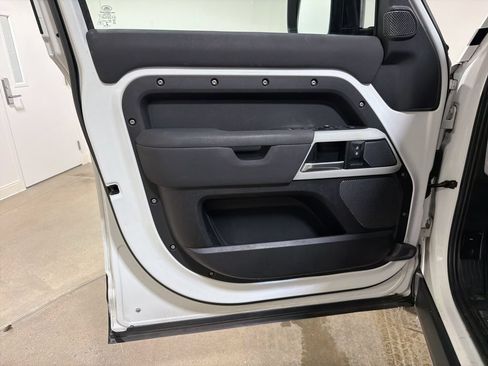 Used 2022 Land Rover Defender 110 X-Dynamic SE AWD/4WD image 9