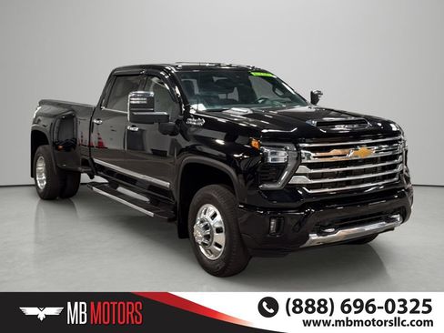 Used 2024 Chevrolet Silverado 3500 High Country w/ High Country Premium Package AWD/4WD image 6