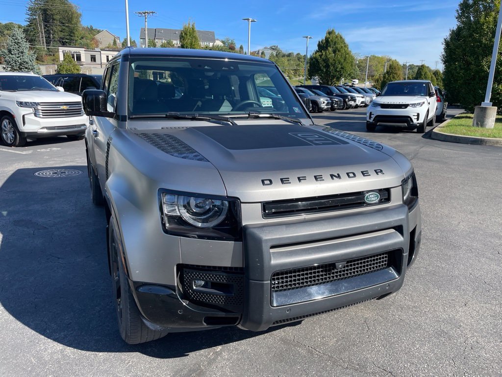 Used 2025 Land Rover Defender 110 X-Dynamic SE AWD/4WD image 19