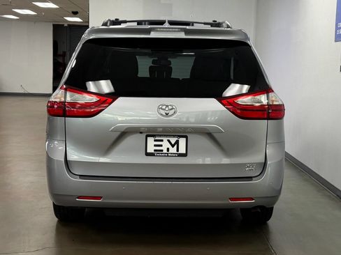 Used 2018 Toyota Sienna XLE Premium AWD/4WD image 8