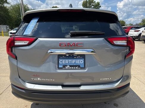 Used 2024 GMC Terrain SLE image 4