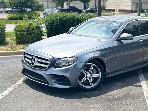 Used 2017 Mercedes-Benz E 300 4MATIC image 3