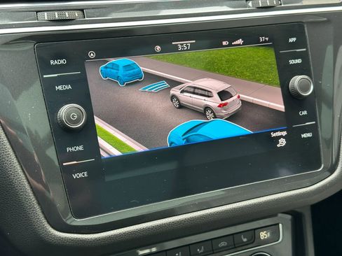 Used 2021 Volkswagen Tiguan SE R-Line image 37