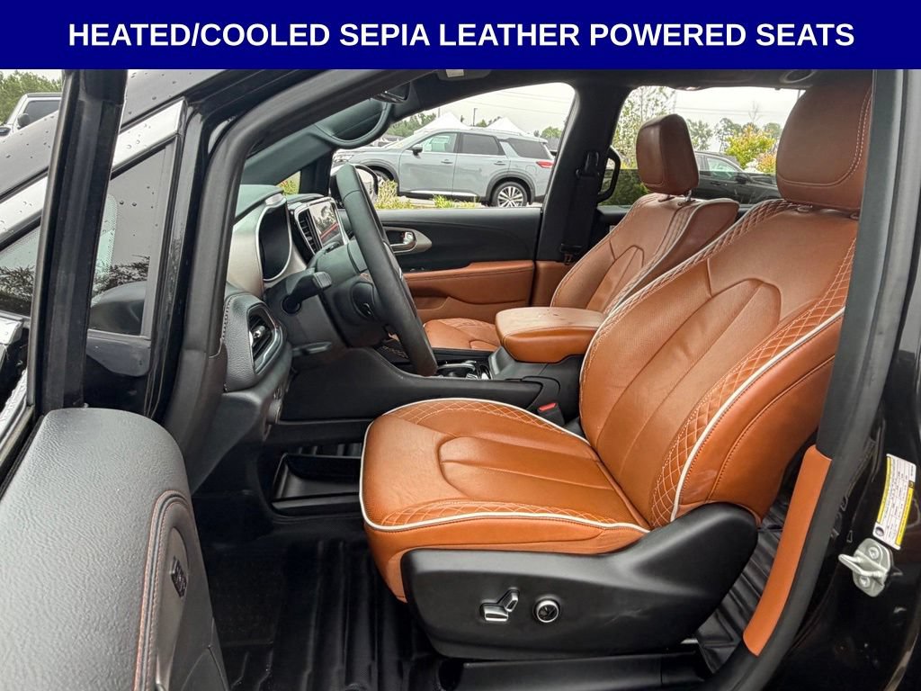 Used 2024 Chrysler Pacifica Pinnacle FWD image 4
