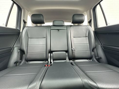 Used 2021 Volkswagen Tiguan SE w/ Panoramic Sunroof Package image 14