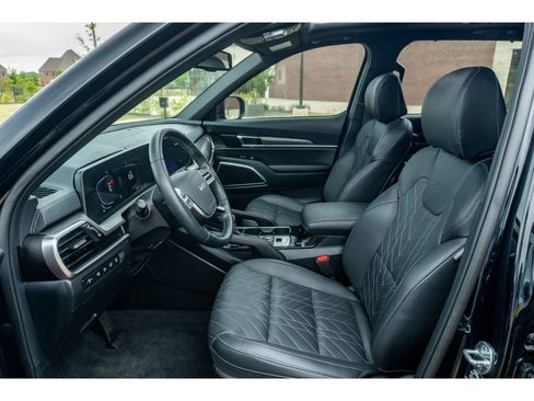Used 2025 Kia Telluride AWD image 12