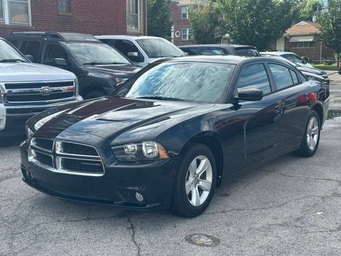 Used 2014 Dodge Charger SXT RWD image 3