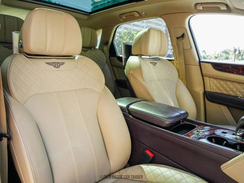 Used 2017 Bentley Bentayga image 47