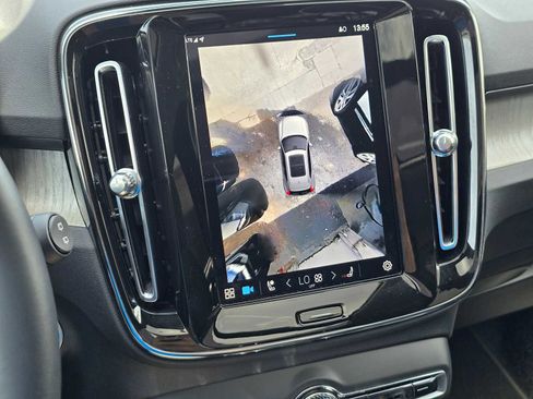 Certified 2024 Volvo XC40 B5 Plus image 25