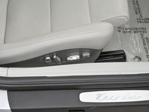 Used 2015 Porsche 911 Turbo image 40