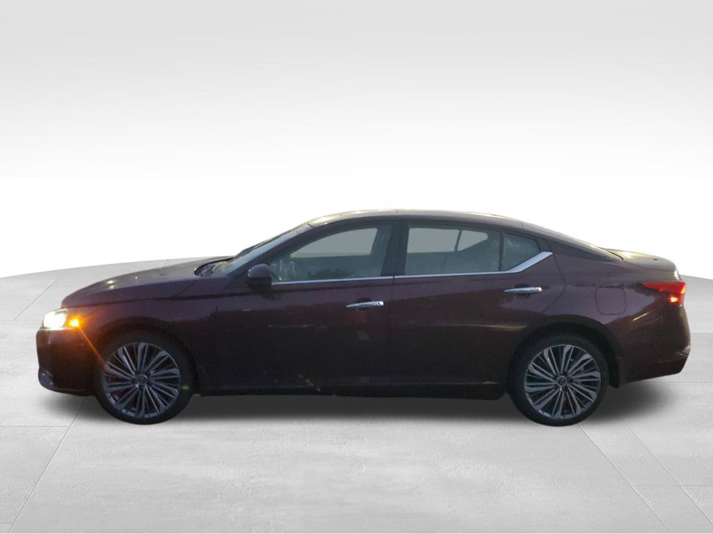 Used 2023 Nissan Altima 2.5 SL AWD/4WD image 2