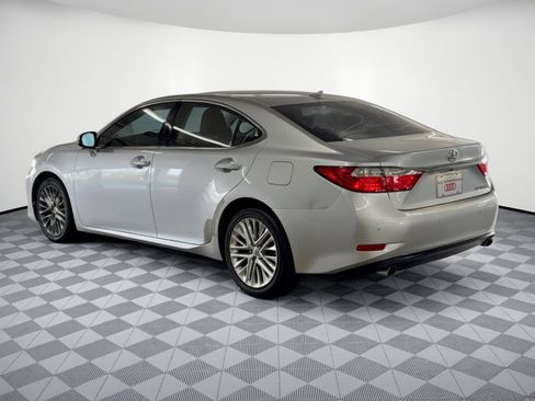 Used 2013 Lexus ES 350 w/ Luxury Pkg FWD image 3