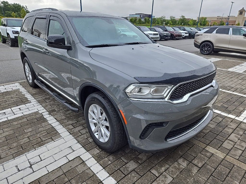 Used 2024 Dodge Durango SXT w/ Trailer Tow Group IV AWD/4WD image 3