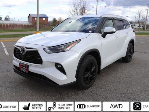 Certified 2024 Toyota Highlander XLE AWD/4WD image 1