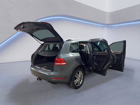 Used 2014 Volkswagen Touareg TDI image 12