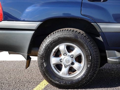 Used 2002 Toyota Land Cruiser AWD/4WD image 29