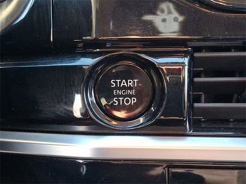 Used 2025 Nissan Pathfinder SL image 30