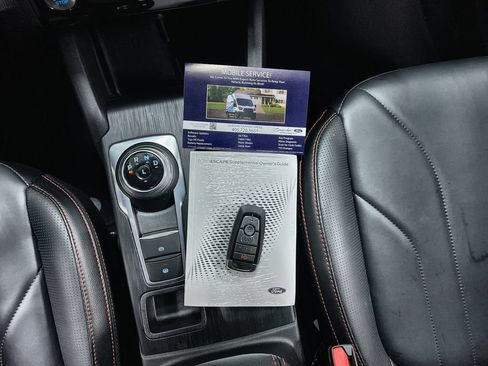Used 2025 Ford Escape ST-Line Elite w/ Premium Technology Package AWD/4WD image 10