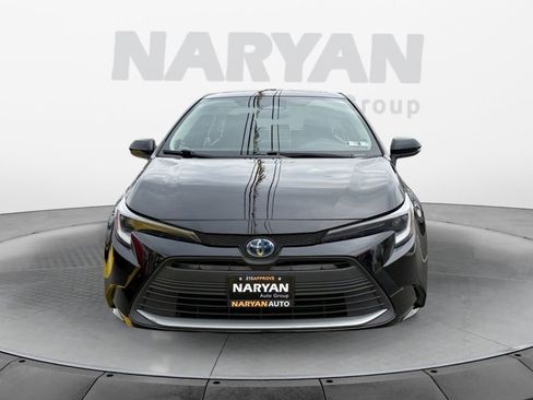 Used 2023 Toyota Corolla XLE image 3