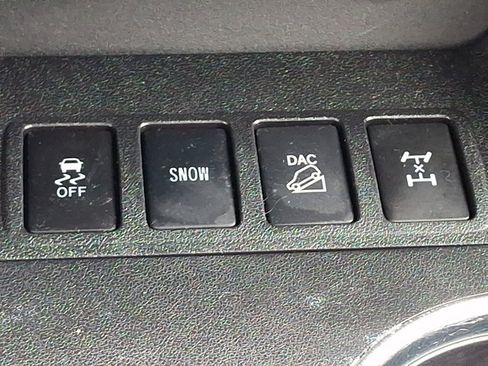 Used 2019 Toyota Highlander XLE AWD/4WD image 24