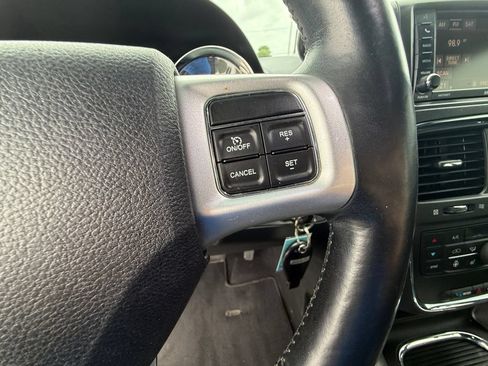 Used 2017 Dodge Grand Caravan GT FWD image 16
