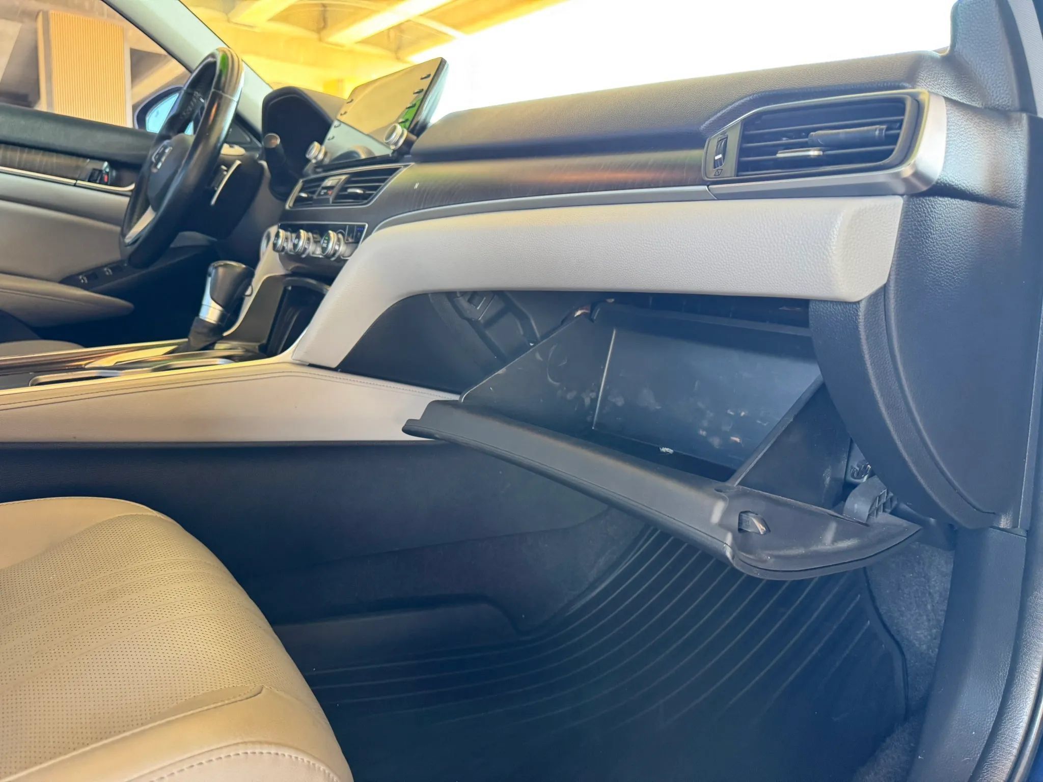 Used 2018 Honda Accord Touring image 25