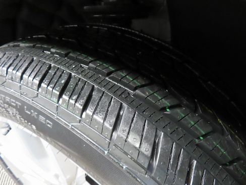 Used 2024 GMC Acadia Denali image 7