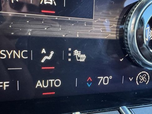 Used 2025 GMC Acadia Elevation image 11