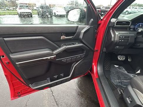 Used 2025 Toyota Tacoma TRD Sport AWD/4WD image 10