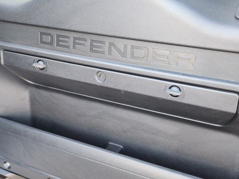 Certified 2022 Land Rover Defender 110 SE AWD/4WD image 36