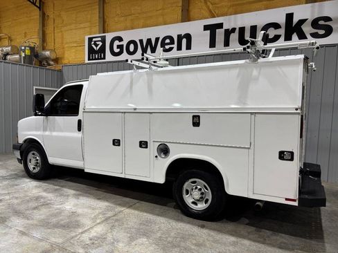 Used 2018 Chevrolet Express 3500 w/ Power Convenience Package RWD image 5