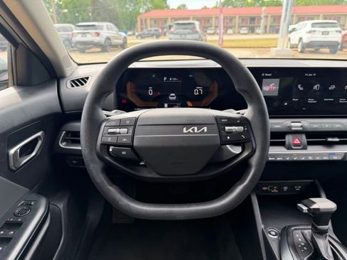 Used 2025 Kia K4 FWD image 30