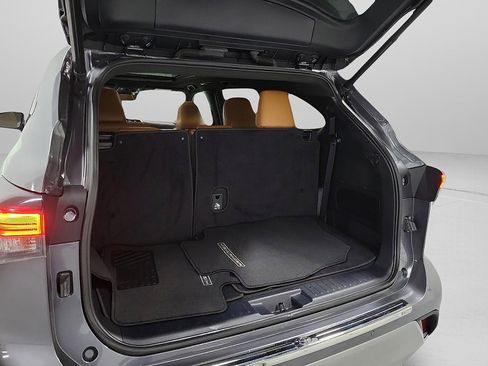 Certified 2022 Toyota Highlander Platinum image 7