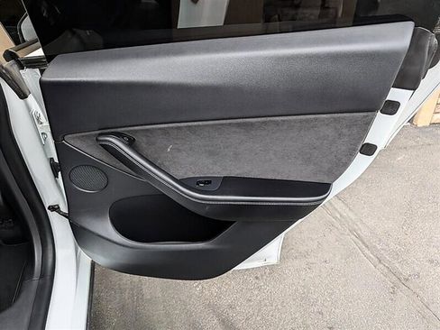 Used 2021 Tesla Model Y Long Range image 27