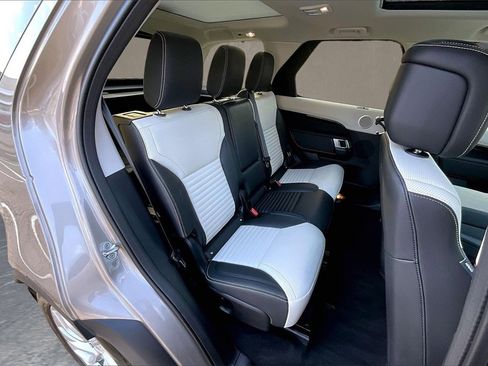 Certified 2025 Land Rover Discovery S image 25