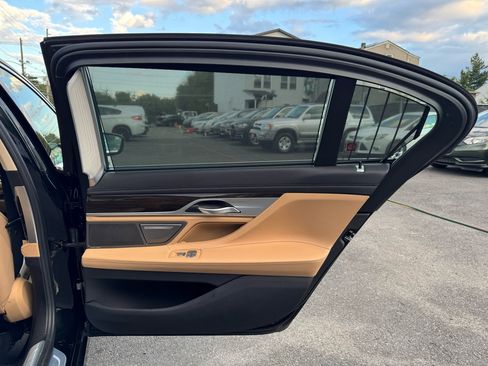 Used 2016 BMW 750i xDrive image 19