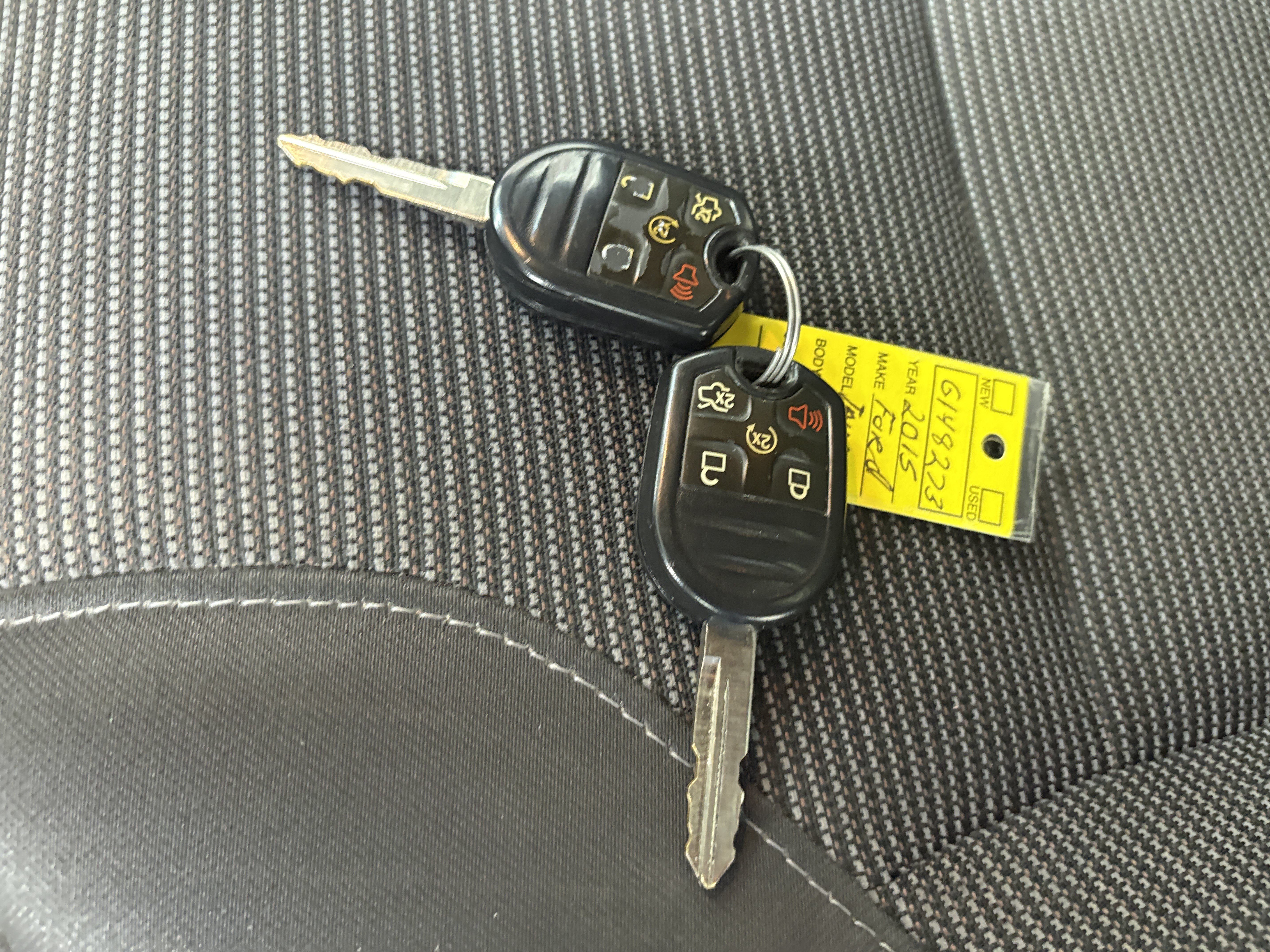 Used 2015 Ford Taurus SEL FWD image 27