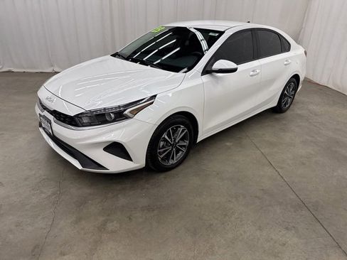 Used 2023 Kia Forte LXS w/ LXS Technology Package image 4