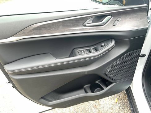 New 2025 Jeep Grand Cherokee Limited w/ Luxury Tech Group II image 12