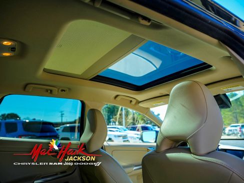 Used 2016 Volvo XC60 T5 Premier w/ Proximity Package image 12