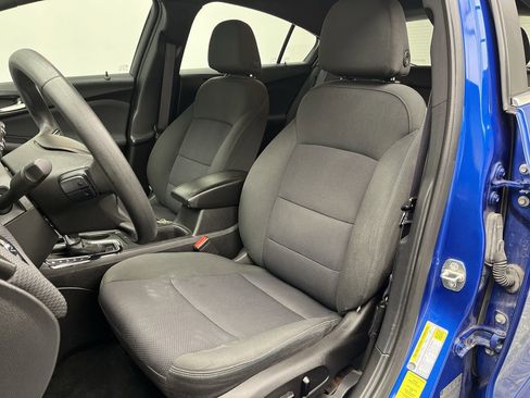 Used 2017 Chevrolet Cruze LT w/ Convenience Package image 8