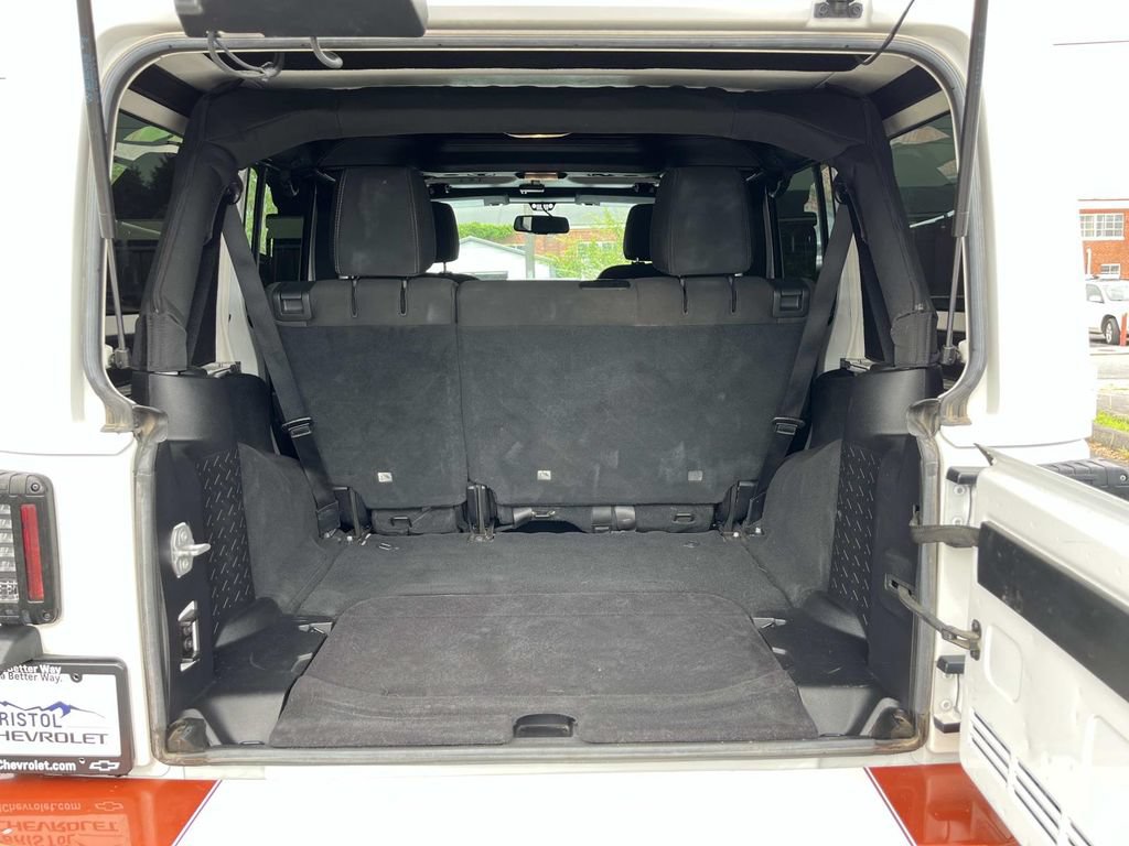 Used 2016 Jeep Wrangler Unlimited Sahara w/ Connectivity Group AWD/4WD image 20