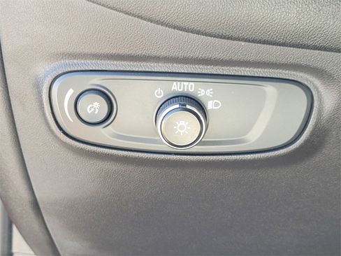 Used 2022 Chevrolet Equinox RS w/ RS Leather Package image 27